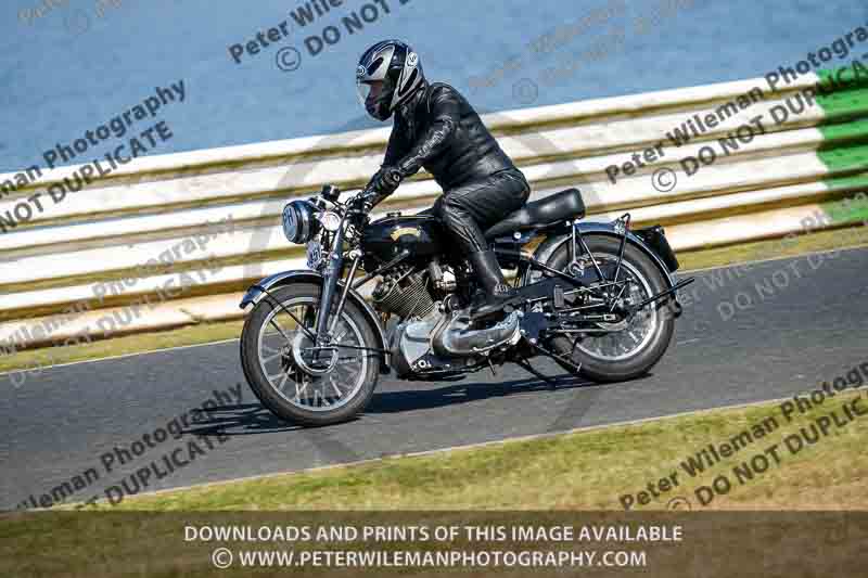 Vintage motorcycle club;eventdigitalimages;mallory park;mallory park trackday photographs;no limits trackdays;peter wileman photography;trackday digital images;trackday photos;vmcc festival 1000 bikes photographs